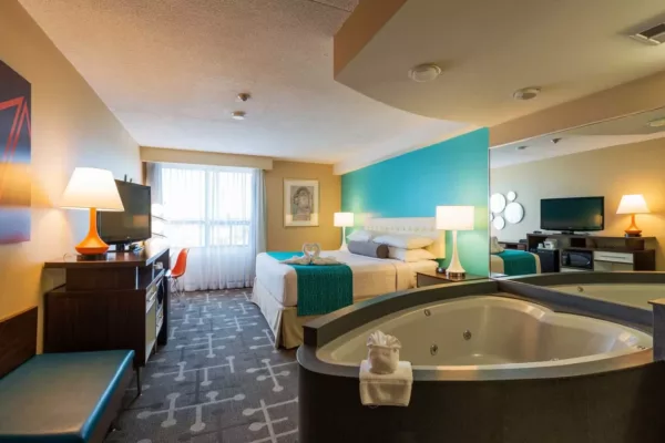 Howard Johnson hotel in Niagara Falls Deluxe King Whirlpool Suite