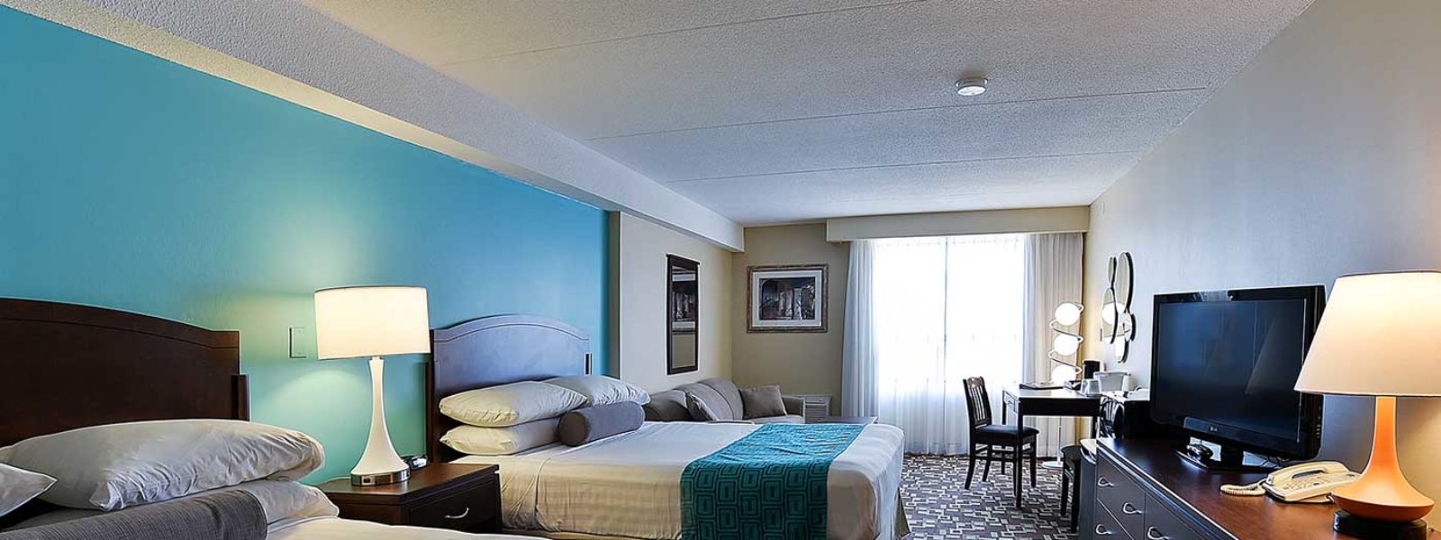 Superior Two Queen Room Howard Johnson Plaza by Wyndham by the Falls